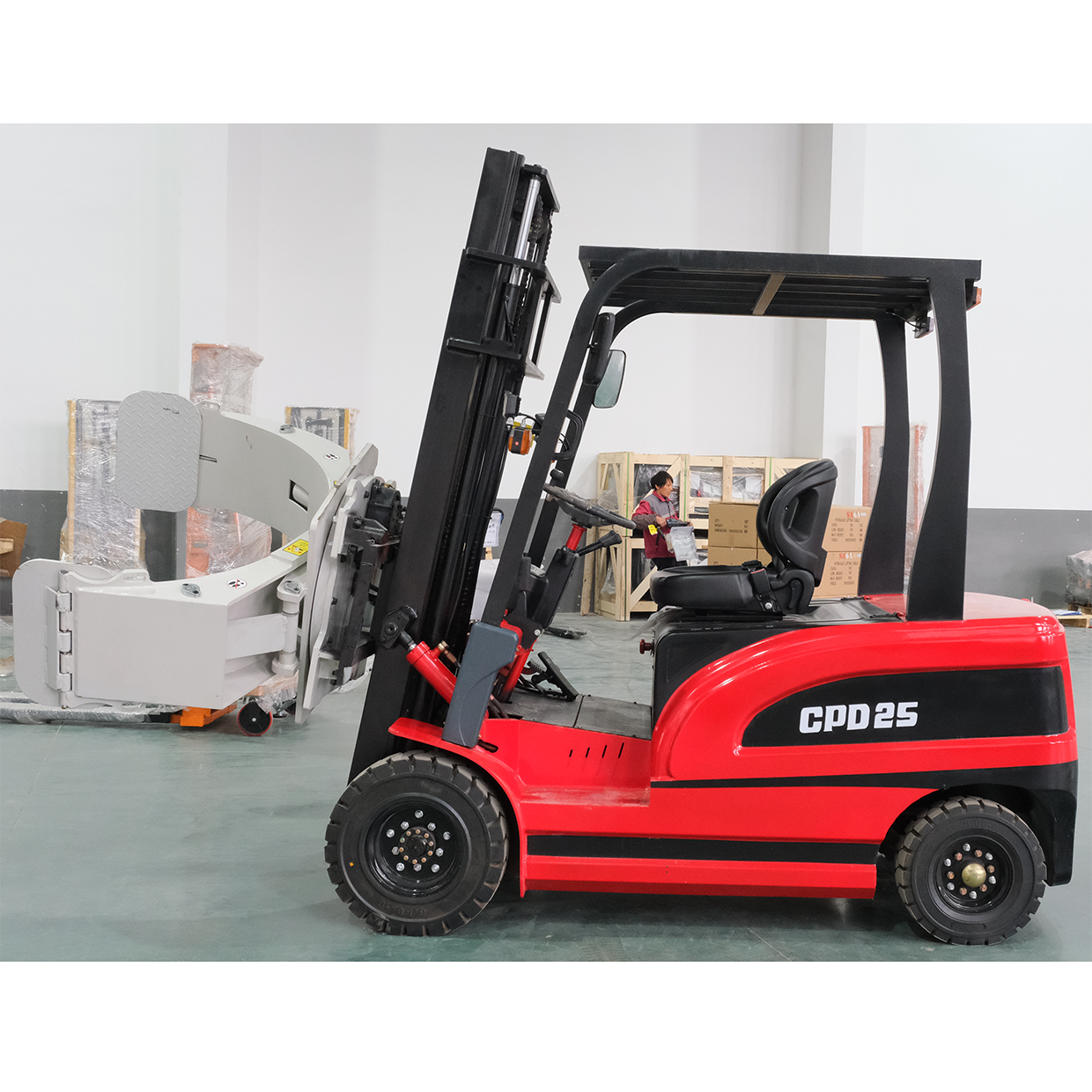 Electric Forklift Equipped with Hydraulic Clamp – Quiet Operation, Low Maintenance, Ideal for Warehouse, Logistics & Recycling